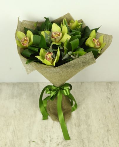Букет из зеленых орхидей с доставкой по Агроному 